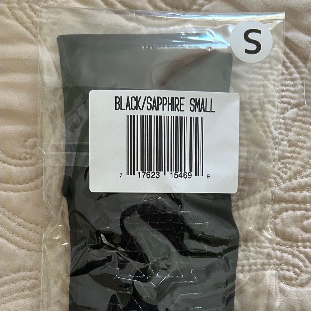 New ZAKTI FIT Black & Sapphire Pilates Socks Size S - Picture 2 of 3